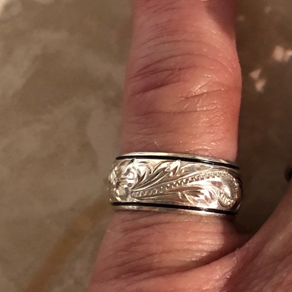 Hawaiian Heirloom Carved Black Enameled Band Ring - Picture 2 of 8